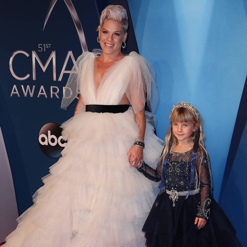 Pink's daughter sets up candy stall to raise money for charity