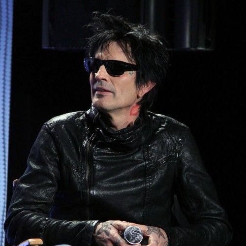 Tommy Lee's son knocked him out cold in Monday night fight