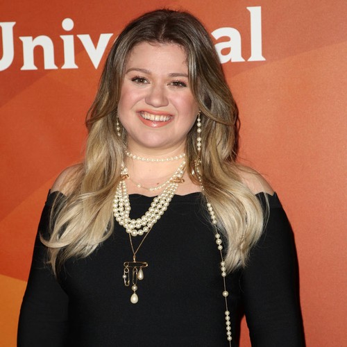 Kelly Clarkson debuts song inspired by TV presenter's new children's book