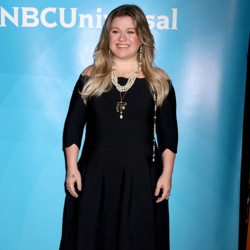 Kelly Clarkson still keen to release country music album