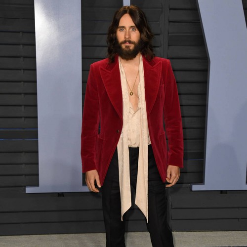 Jared Leto snacks on muesli and carrots backstage