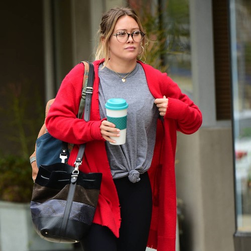 Hilary Duff violates Instagram code by naming and shaming neighbour