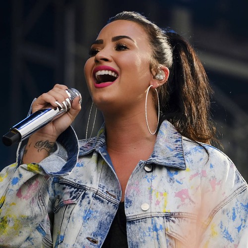 Swollen vocal cords bring Demi Lovato's U.K. tour to a halt