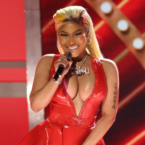 Nicki Minaj viciously hit backs at critic on Twitter