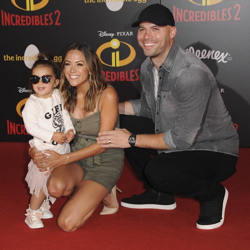 Jana Kramer sobs as she mulls over pregnancy journey in new video