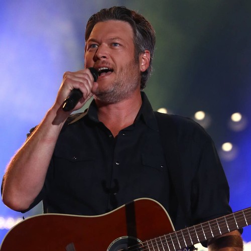 Blake Shelton trips up onstage