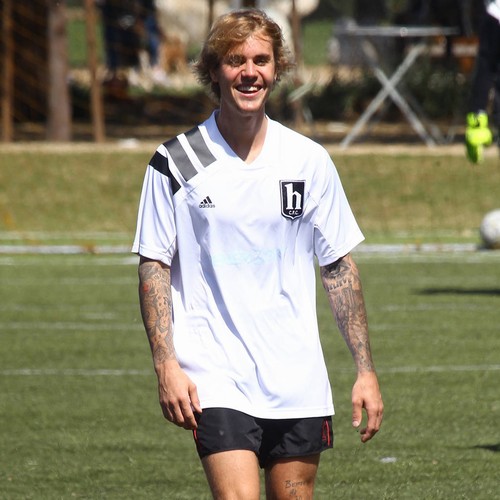 Justin Bieber 'planning a wedding fit for a princess'