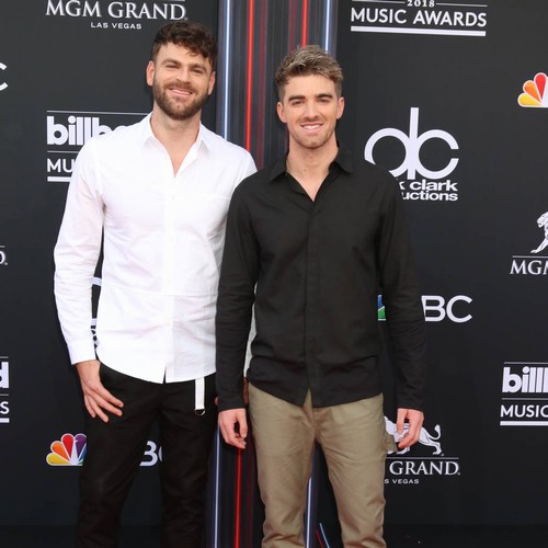 The Chainsmokers star embarrassed by dance moves with J.Lo