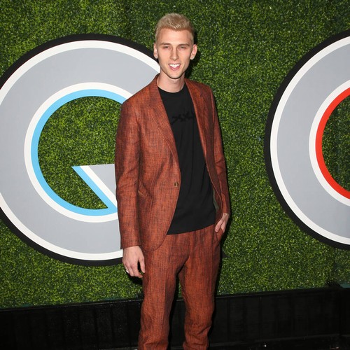 Machine Gun Kelly flirts with Nicki Minaj online