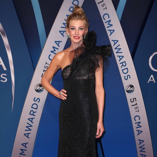 Faith Hill & Ariana Grande perform at Aretha Franklin's funeral