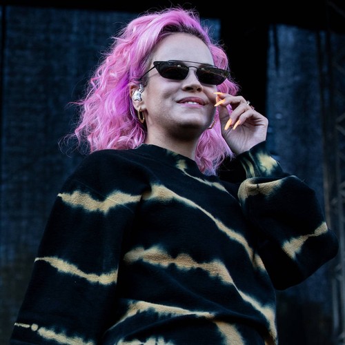 Lily Allen confesses she slept with female escorts