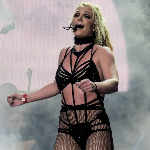 Britney Spears forgets where she is during U.K. concert
