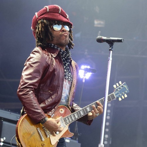 Lenny Kravitz defends sexy Madonna