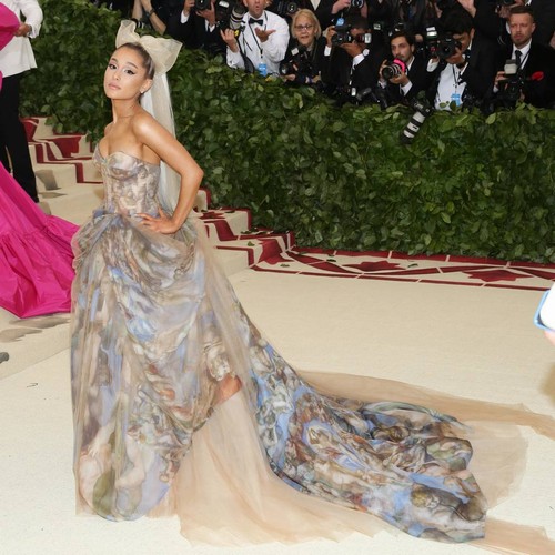 Ariana Grande returning to stage for cancer benefit