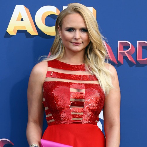 Miranda Lambert's representatives warn fans about fake accounts