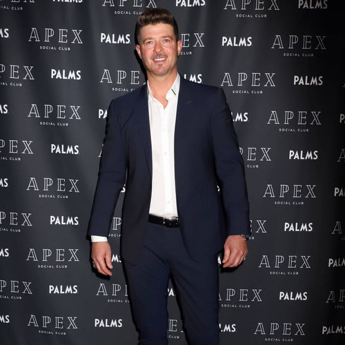 Socialite re-posts controversial Robin Thicke picture for social media challenge