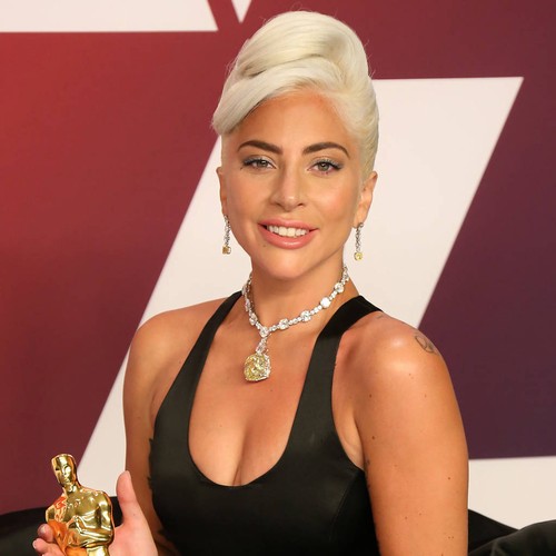 Lady Gaga & Madonna end feud with embrace at Oscars party