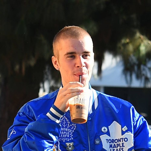 Justin Bieber criticised for praising 'legendary' Chris Brown