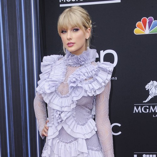 Taylor Swift refuses to answer sexist question during radio interview