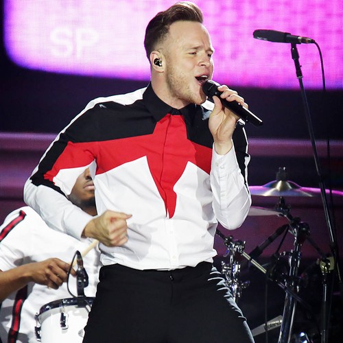 Olly Murs undergoes serious knee surgery