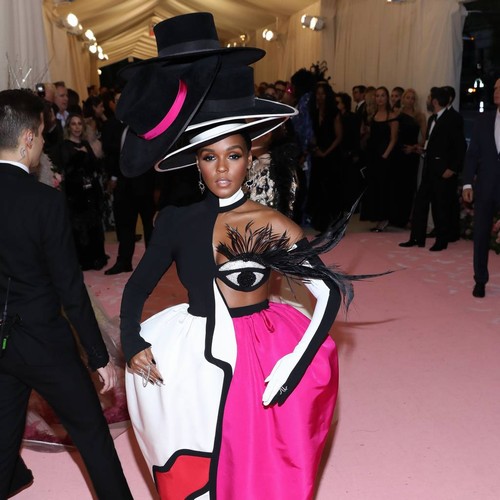 Janelle Monae dances with Lupita Nyong'o at London gig