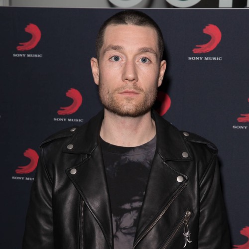 Bastille's Dan Smith left screaming while performing on theme park ride
