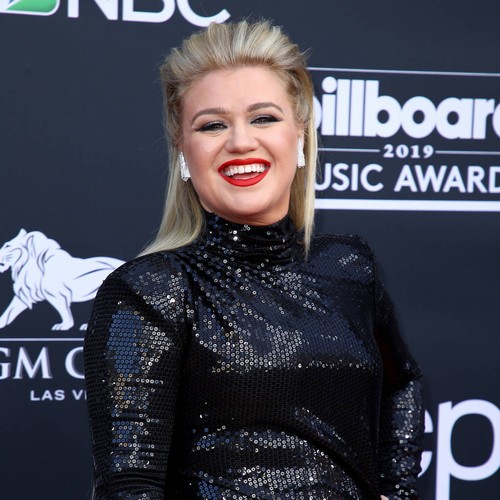 Kelly Clarkson on parenthood: 'Some days I cry in the bathroom'