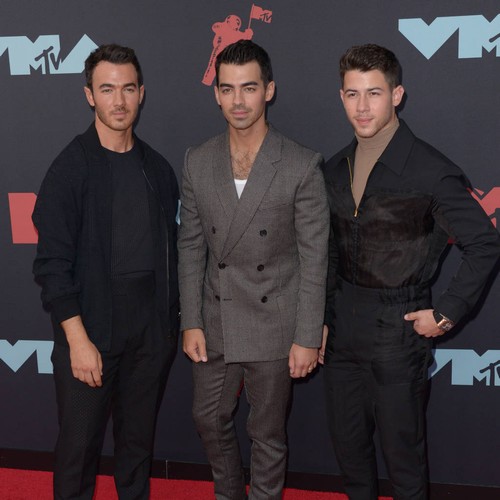 Jonas Brothers surprise critically ill super fan with hospital visit