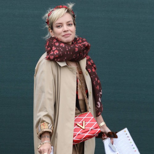 Lily Allen offers to pay fans to promote her music