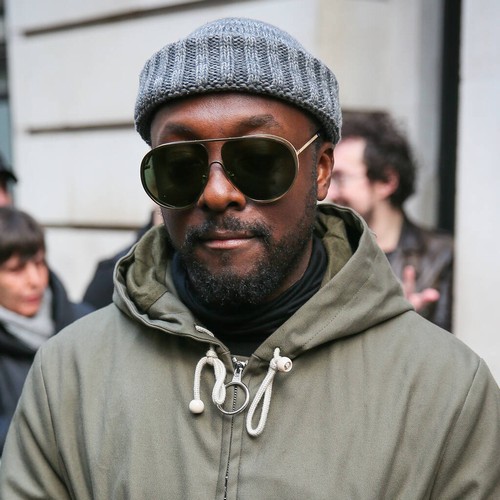 will.i.am hits out at 'racist' Quantas flight attendant