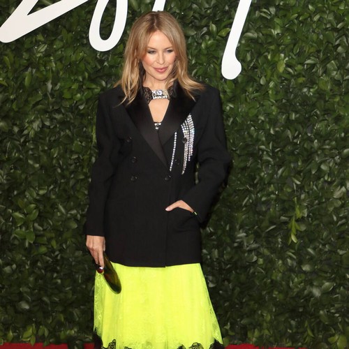 Kylie Minogue and family donating $500,000 to bushfire relief efforts