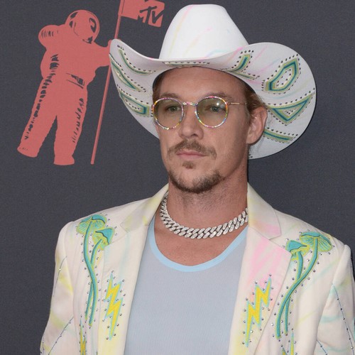 Sia texts Diplo for casual sex