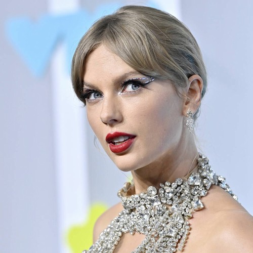 Taylor Swift put ‘psychotic amount’ of Easter eggs in Bejewelled music video – Music News