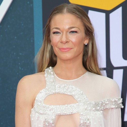 LeAnn Rimes postpones concerts after suffering vocal cord bleed – Music News