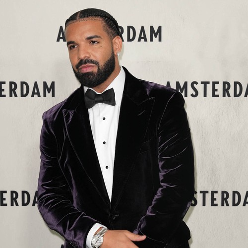 Drake interrompt son concert après la chute d’un homme du balcon – News 24