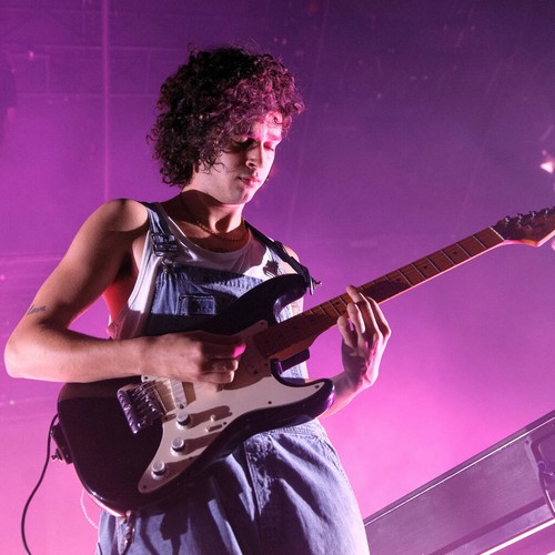 Matty Healy spotted at Taylor Swift concert amid dating rumours – Music News