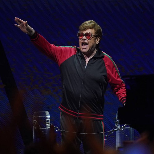 L’émotionnel Sir Elton John joue le dernier spectacle de la tournée d’adieu – News 24