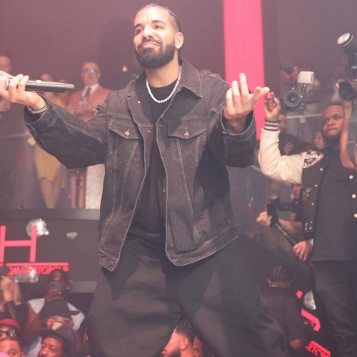 Drake left in shock as another bra gets thrown at him – Music News