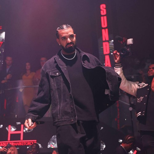 Drake sort Bad Bunny lors d’un concert pour annoncer une collaboration