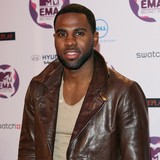 Jason-Derulo-serenades-Sparks-at-home