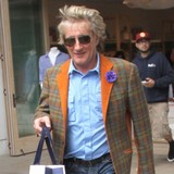 Rod-Stewart-entertains-diners