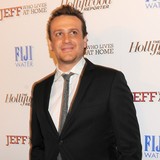 Jason-Segel-impressed-girl-with-Elton-song