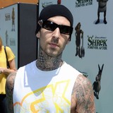 Travis-Barker-wants-to-overcome-flying-fear