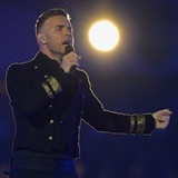 Brave-Gary-Barlow-performs-at-Olympics
