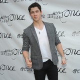 Nick-Jonas-direct-Idol-judge