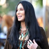 Cher-shocks-fans-with-visit
