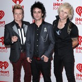 Billie-Joe-Armstrong-having-rough-time