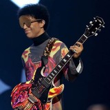 Prince-performs-for-stars