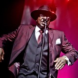 Bobby-Brown-at-karaoke-before-arrest