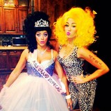 Miley-Cyrus-dresses-up-as-Minaj